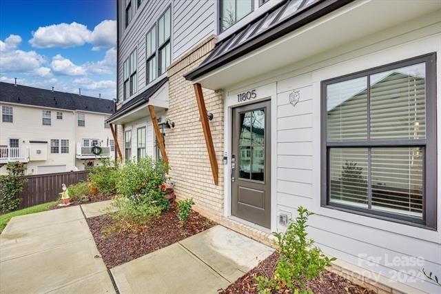 Foto principal - 11805 Fiddlers Roof Ln