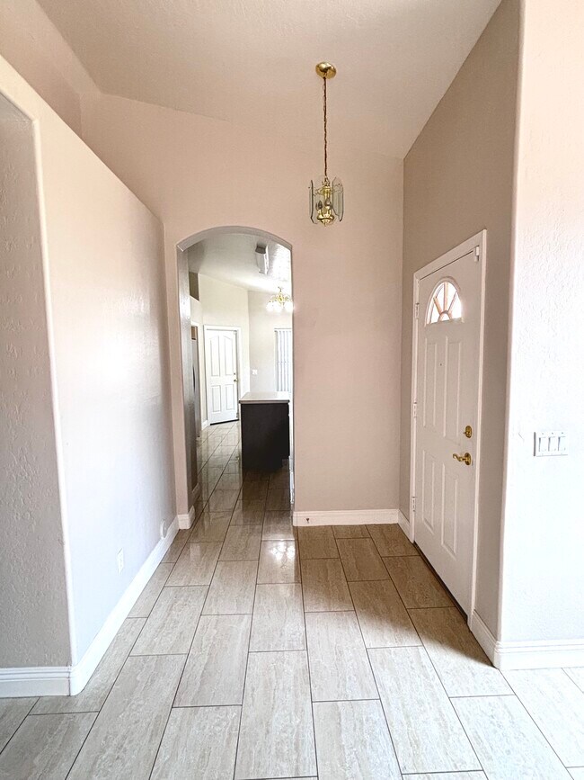 Entrada - 4166 E Silverwood Dr