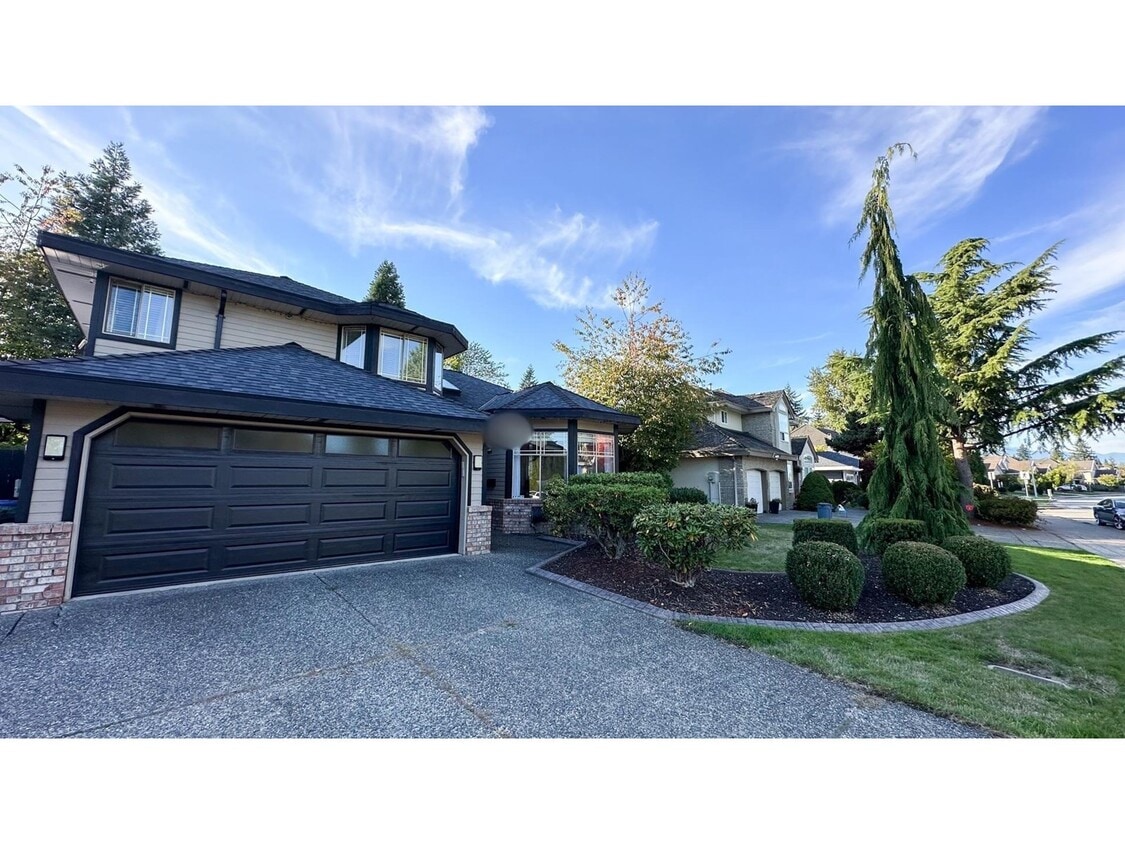 Primary Photo - 10593-10164 164 St