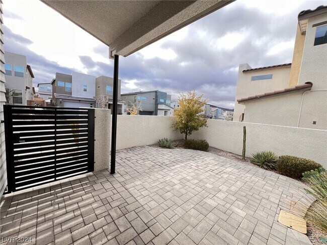 Building Photo - 3342 Casalette Ln
