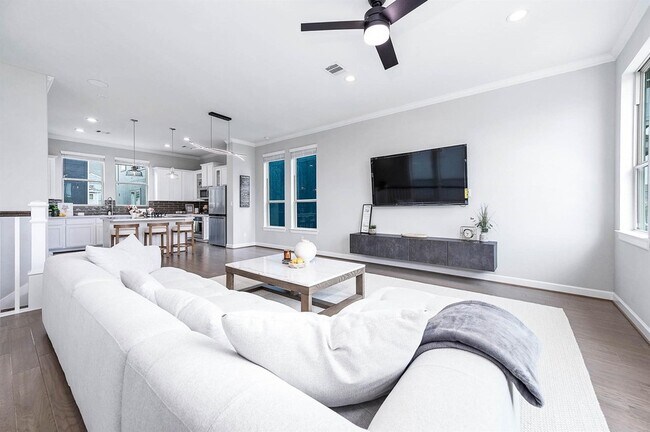 Foto del edificio - 2022 Groveland Glen Dr