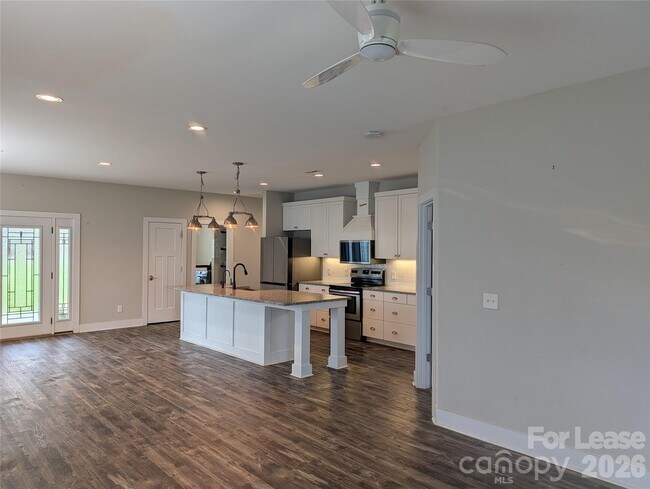 Building Photo - 113 Mainview Dr