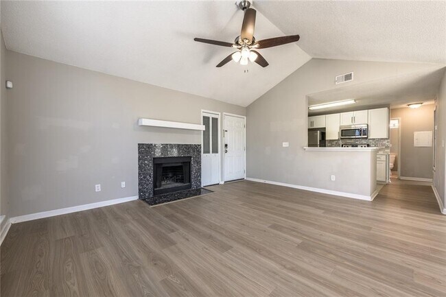 Foto del edificio - 1107 Sandy Ln Dr