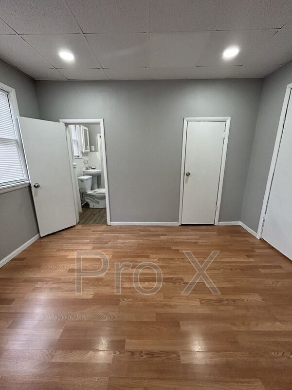 Foto del edificio - 612 E 10th St