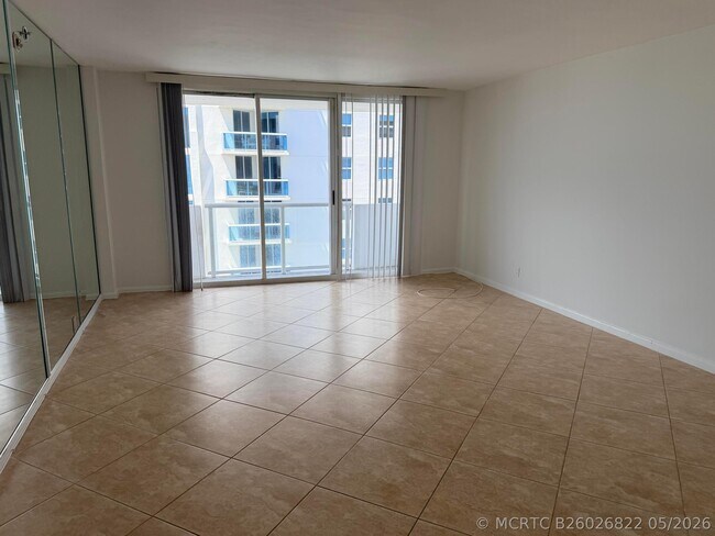 Foto del edificio - 9195 Collins Ave