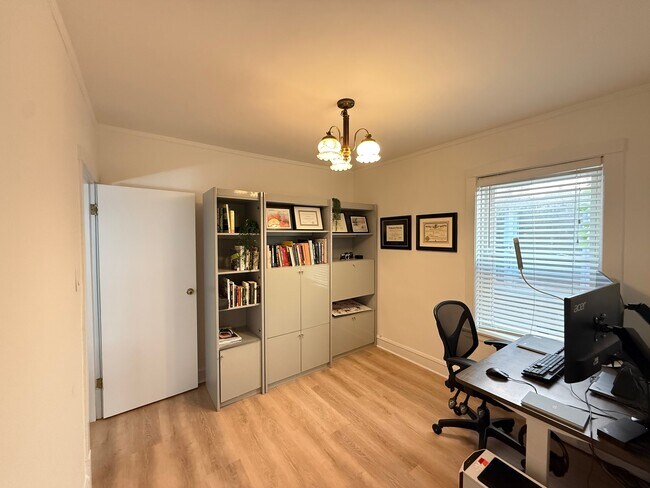 Foto del edificio - 6133 W Rosedale Ave