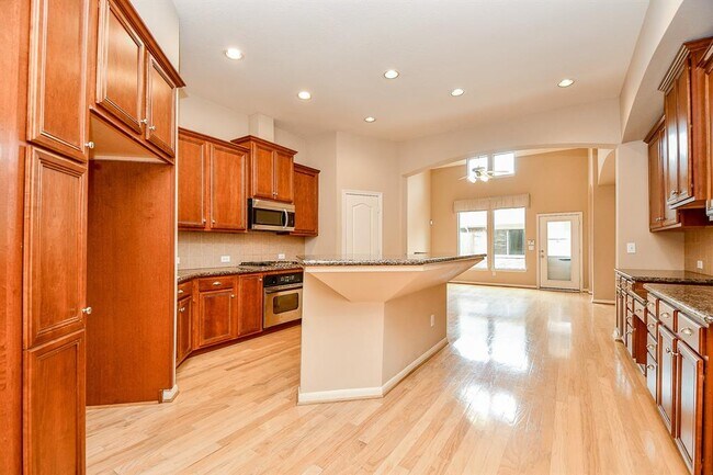 Foto del edificio - 3318 Knollcrest Ln
