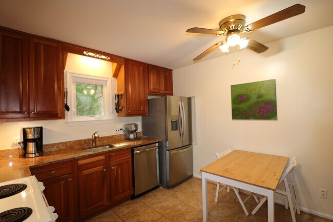 Foto del edificio - COMING SOON - 4Bed/2.5Bath Raised Rambler in Bannockburn near Glen Echo Park!