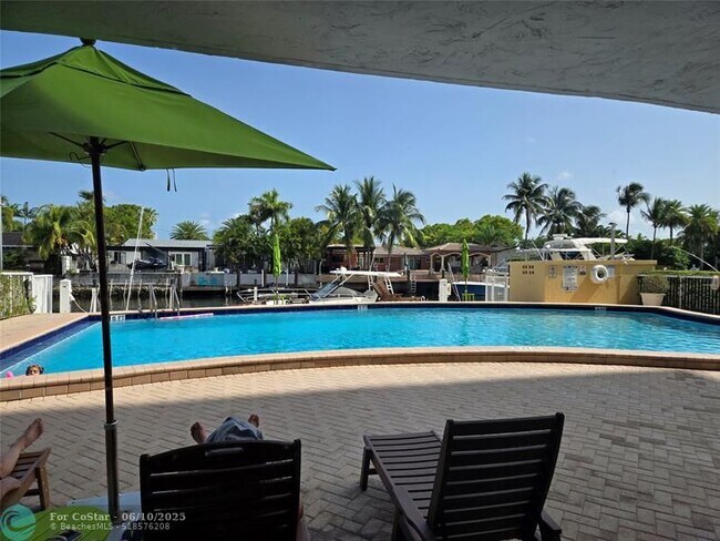 Foto del edificio - 2000 NE 135th St