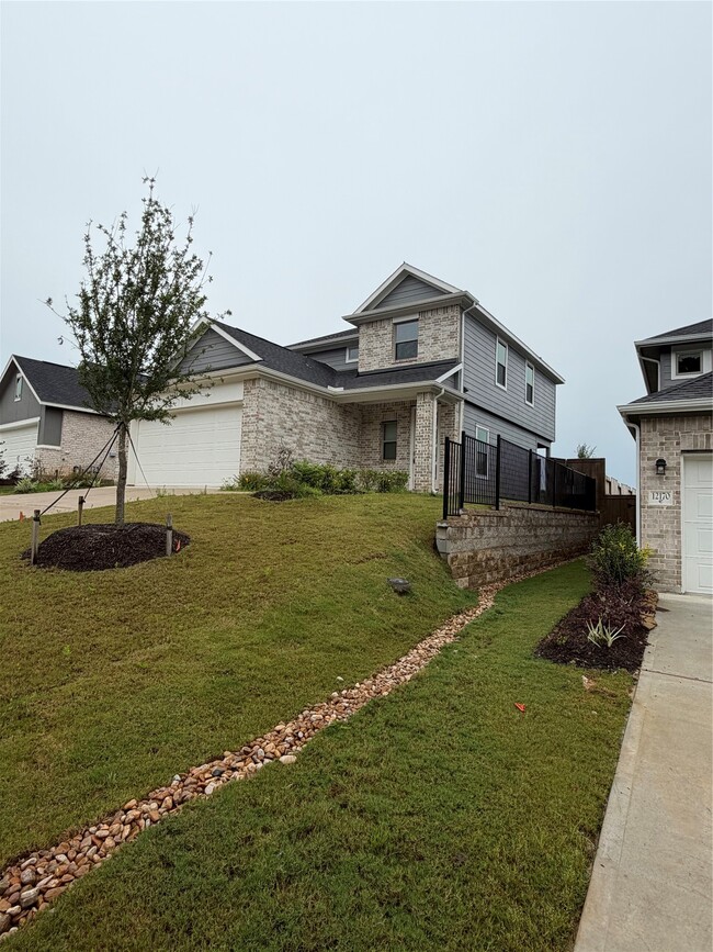 Building Photo - 12176 Ridge Top Dr