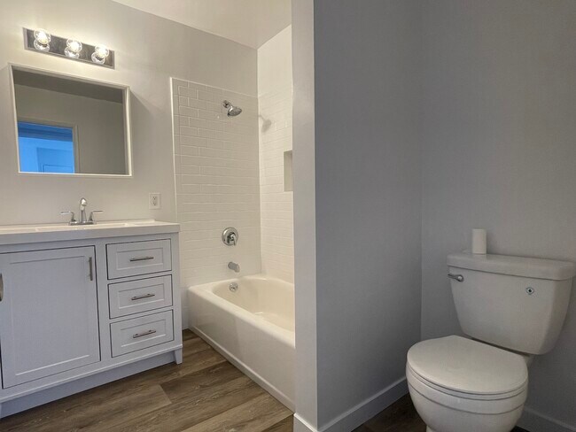 Foto del edificio - 8038 Blackburn Ave