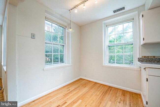 Foto del edificio - 3520 39th St NW