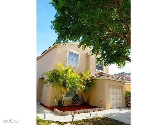 Foto principal - 6333 Seminole Terrace