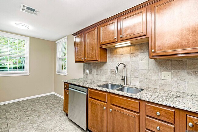 Foto del edificio - 7955 Jefferson Pl Blvd