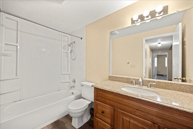 Foto del edificio - 1011 N Cleveland St