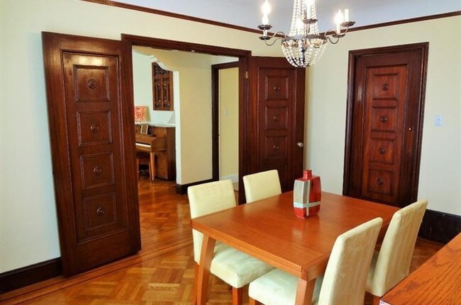 Comedor - 1438 38th Ave