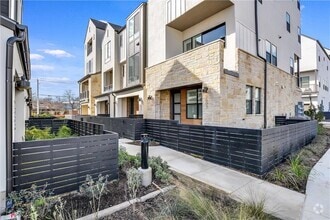 Building Photo - 3905 Vantage Dr