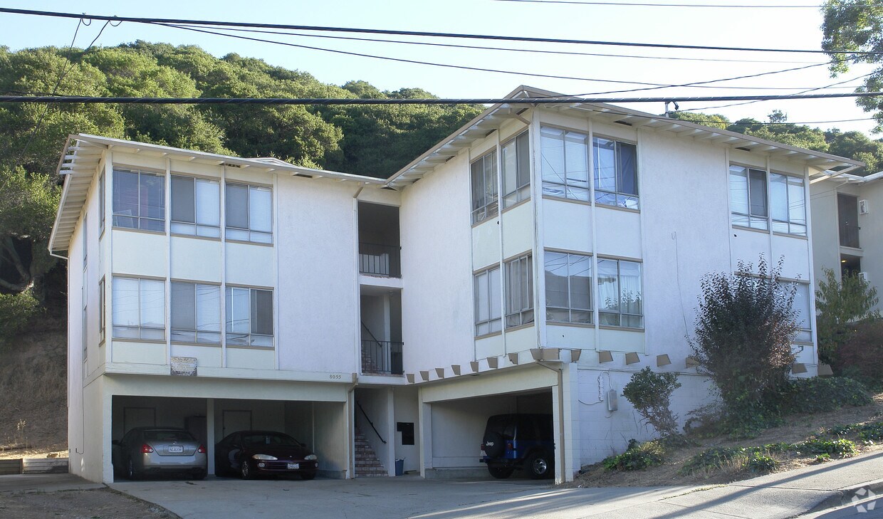 Primary Photo - 8055 Greenridge Dr