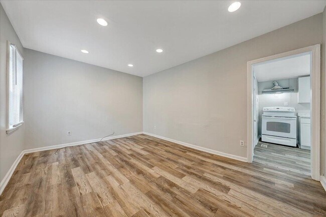 Foto del edificio - 1523 Buena Vista Blvd SE