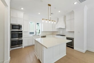 Building Photo - 3504 Bridgewater Oaks Ln