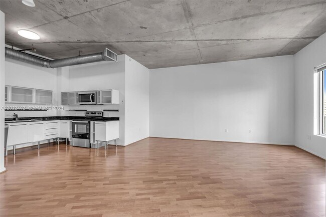 Foto del edificio - 10 SW South River Dr