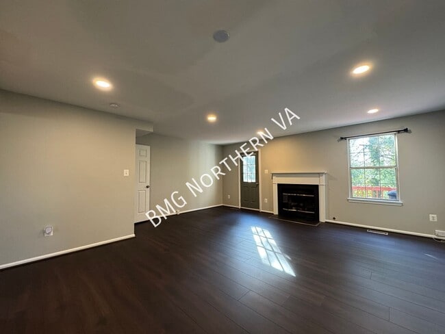 Building Photo - 8651 Centerton Ln