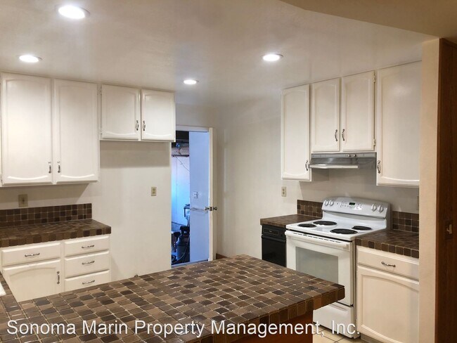 Foto del edificio - 3 br, 2 bath House - 61 Francis Circle