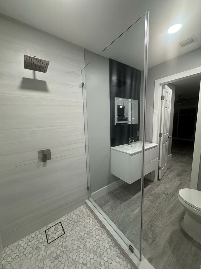 Building Photo - South Miami Avenue, Miami, FL 33184 - 1 BR...