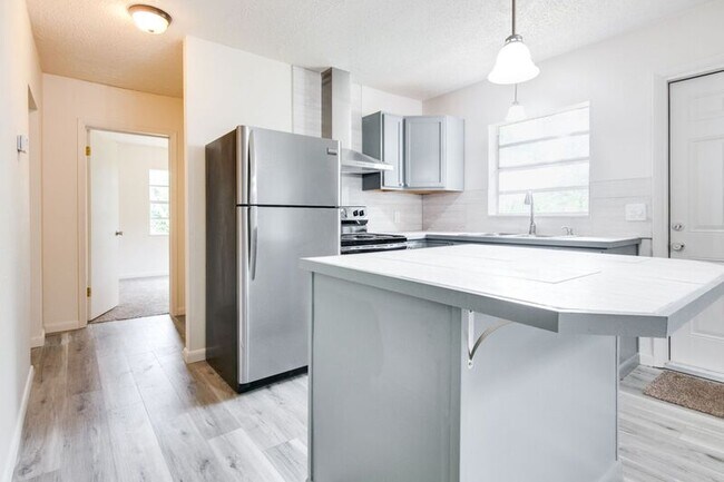 Building Photo - 228 Bonnet Ave