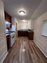 Building Photo - 722 S Magnolia Ave