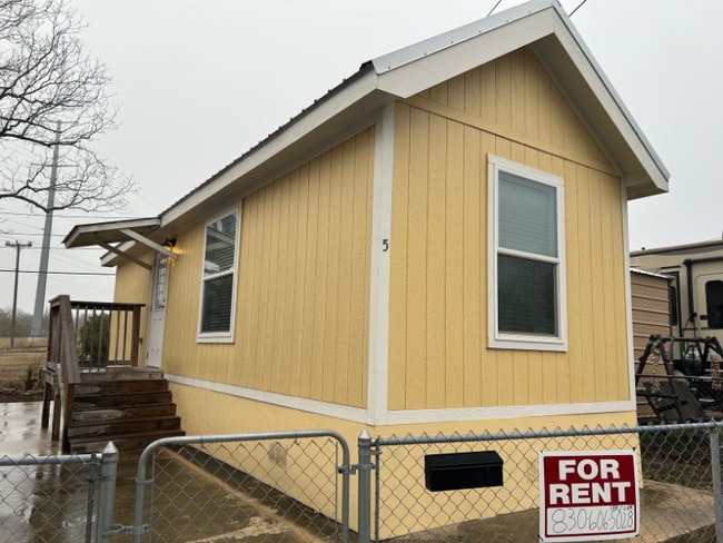 Building Photo - 5215 Crestway Rd