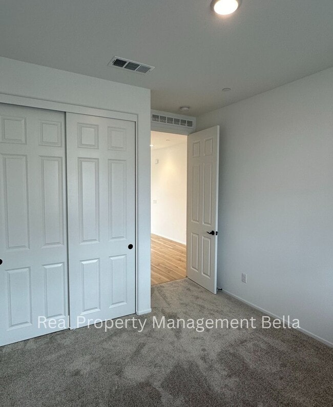 Photo - Modern Luxury Awaits: Discover Your Dream Home!