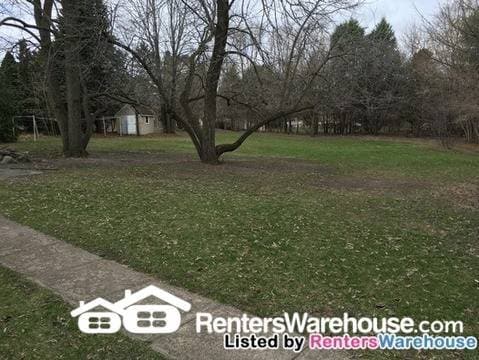 Building Photo - 7033 Lakeview Dr