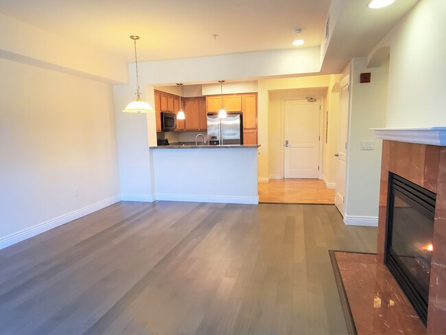 Building Photo - 1310 Creekside Drive, Unit 207