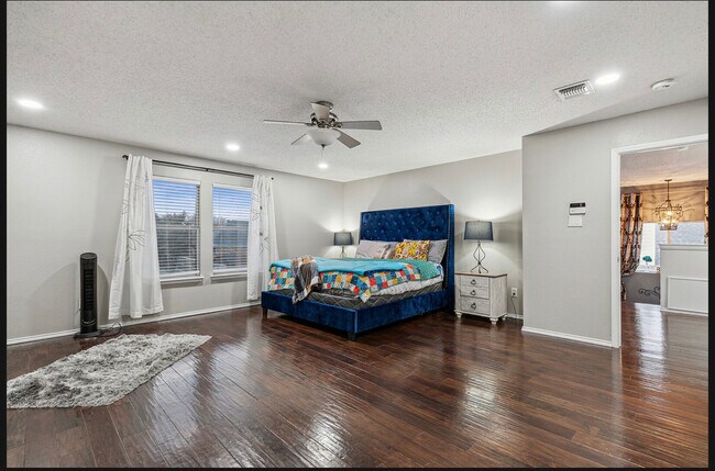 Foto del edificio - 2453 Graystone Dr