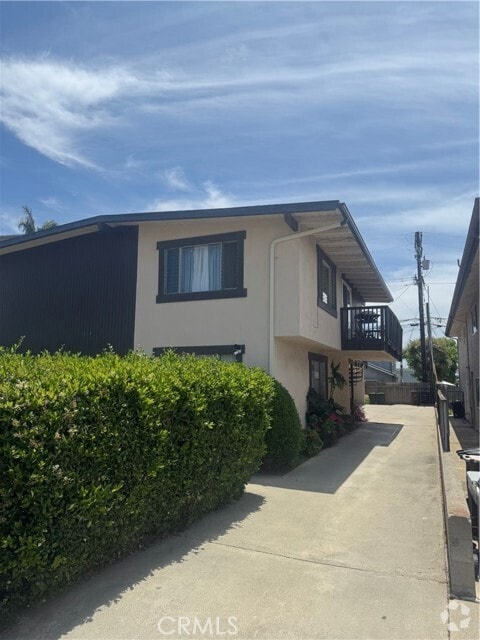 Building Photo - 104 Avenida San Dimas