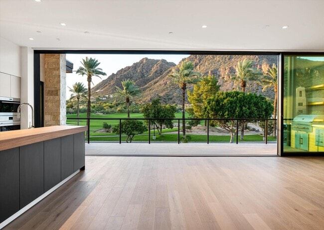 Foto del edificio - 4575 N Phoenician Blvd