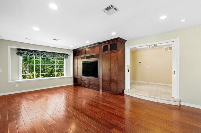 Foto del edificio - 4421 Rochelle Pl