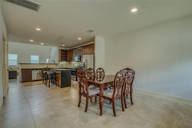 Building Photo - 1733 Don Alejandro