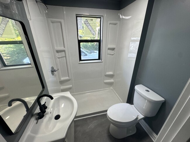 Building Photo - 230 W 29th St