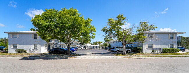 Building Photo - Regatta Royale Apartments