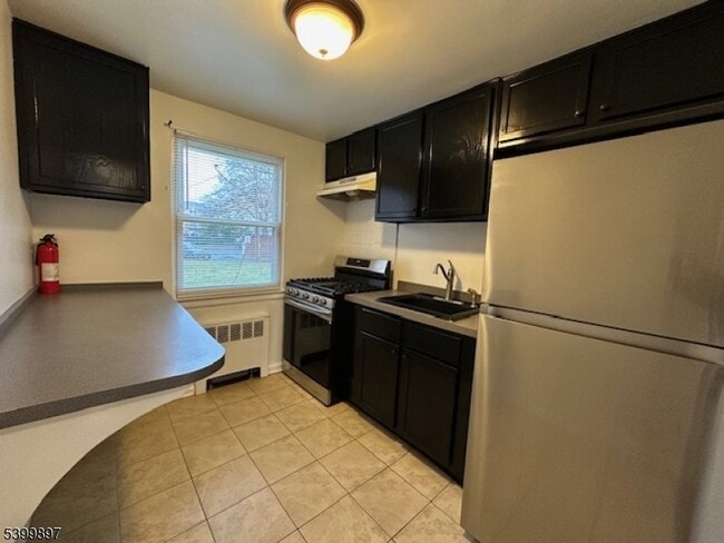 Foto del edificio - 17 Carolyn Terrace