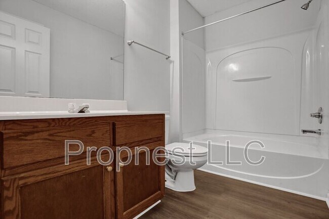 Foto del edificio - 769 Barrington Woods Cove