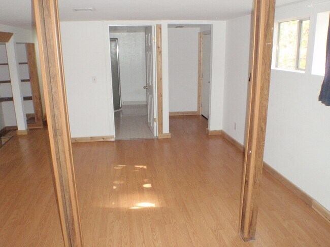 Foto del edificio - Two story, 7 Bedroom 2 Bath House on South Hill!