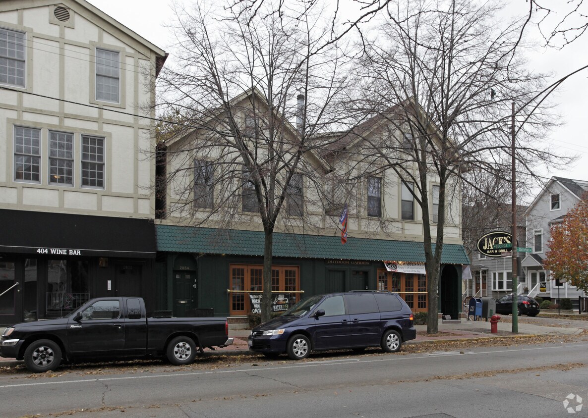 Building Photo - 2852-2856 N Southport Ave