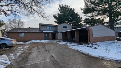 Building Photo - 833 Kerns Dr NE