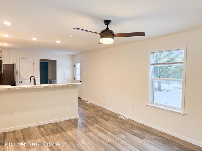 Foto del edificio - 11449 NY-22