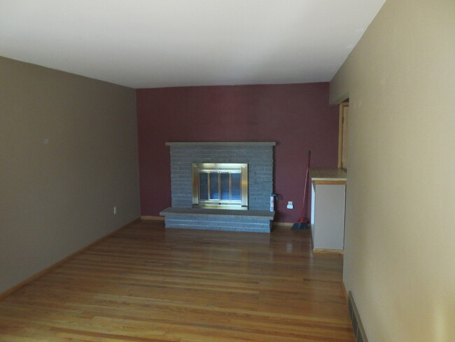 Building Photo - 403