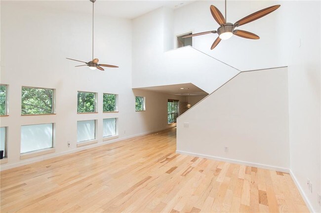 Foto del edificio - 3801 San Jacinto St