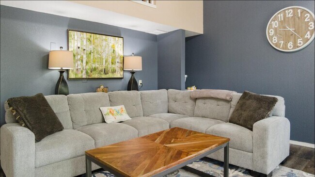 Foto del edificio - 420 Fall Creek Dr